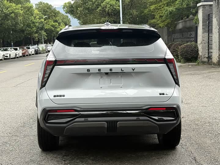 Фото 5 - Geely Atlas L