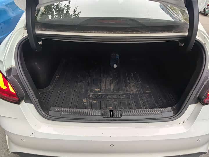 Фото 9 - MG Motor 5