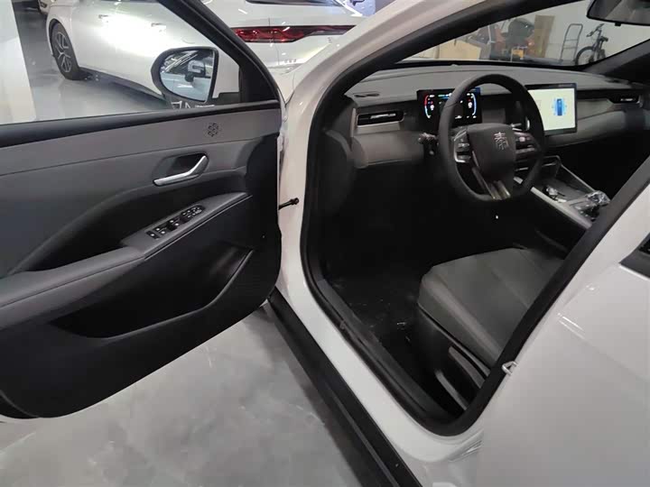 Фото 16 - BYD Qin Plus