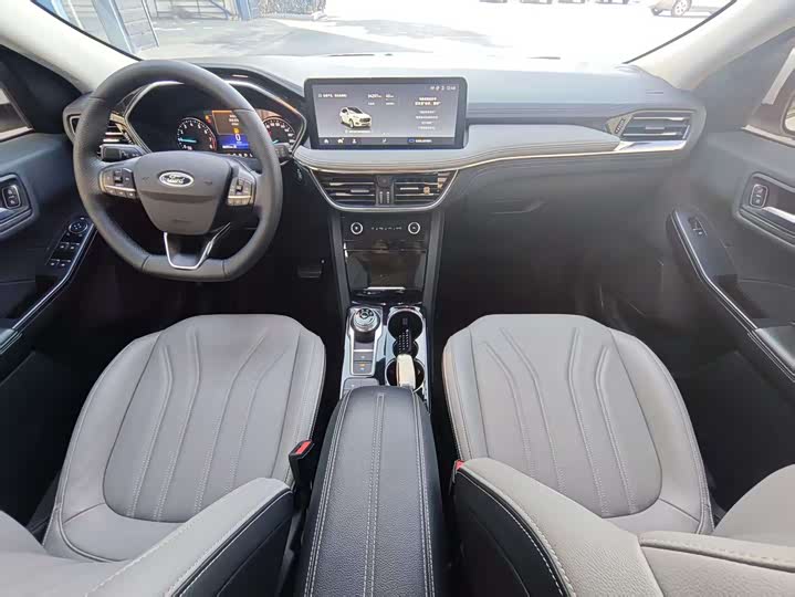 Фото 11 - Ford Escape