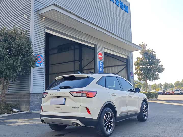 Фото 6 - Ford Escape