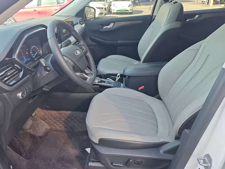 Фото 8 - Ford Escape