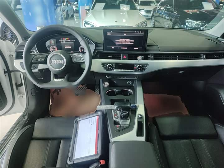 Фото 10 - Audi A4L