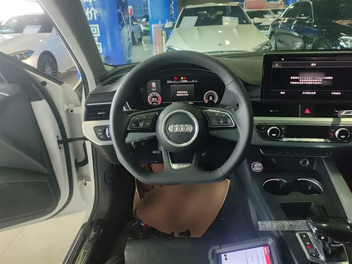 Фото 11 - Audi A4L