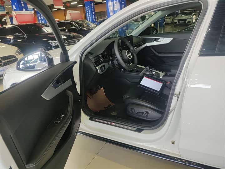 Фото 16 - Audi A4L