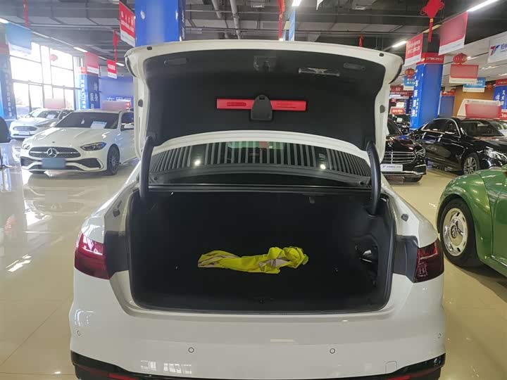 Фото 19 - Audi A4L