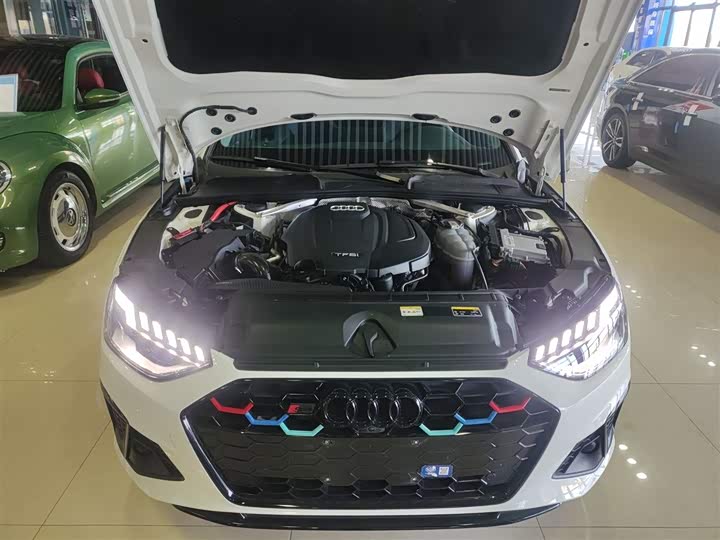 Фото 20 - Audi A4L