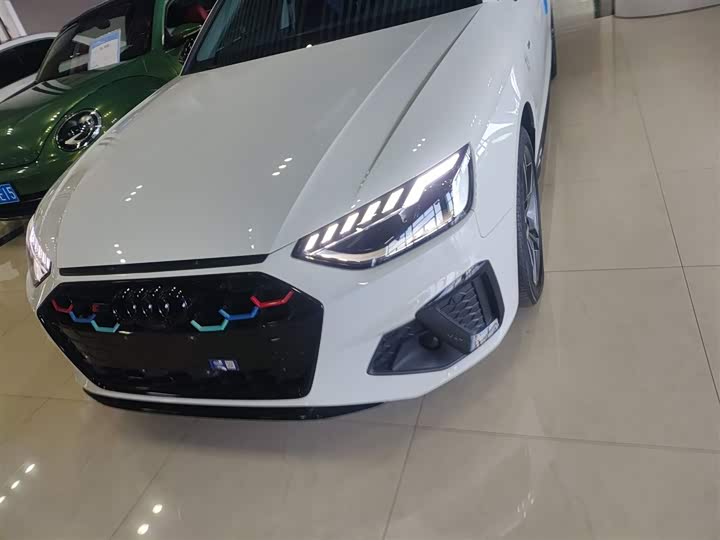 Фото 24 - Audi A4L