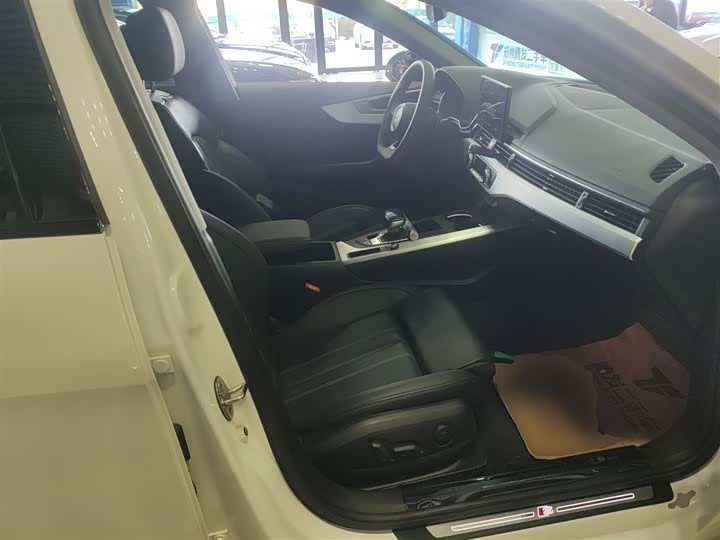 Фото 25 - Audi A4L