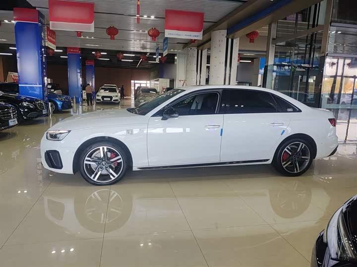 Фото 5 - Audi A4L