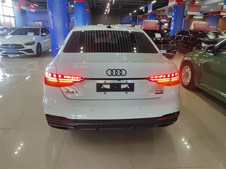 Фото 6 - Audi A4L