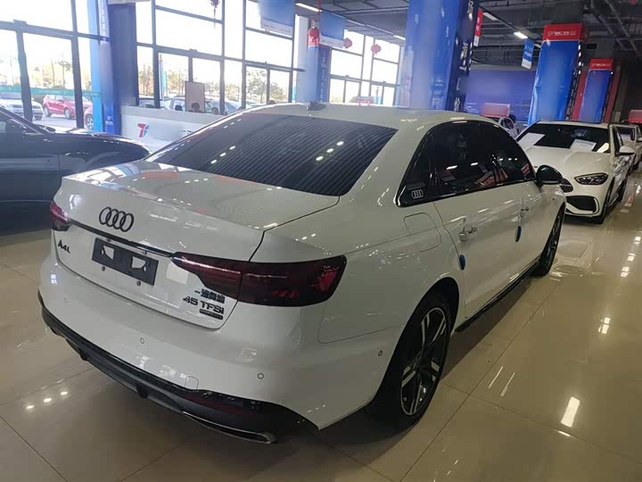 Фото 7 - Audi A4L