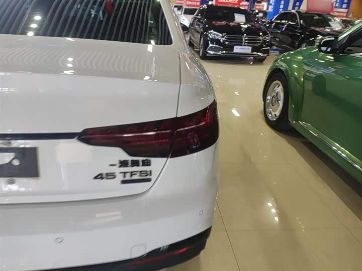 Фото 8 - Audi A4L