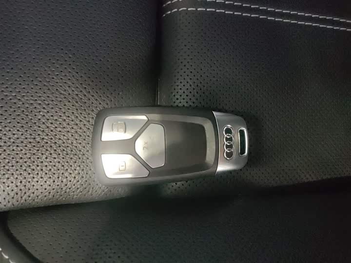 Фото 9 - Audi A4L