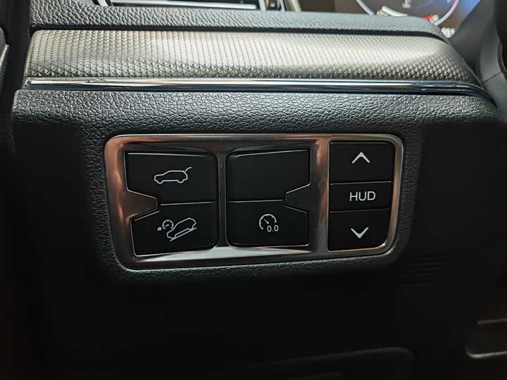 Фото 17 - Hongqi HS5