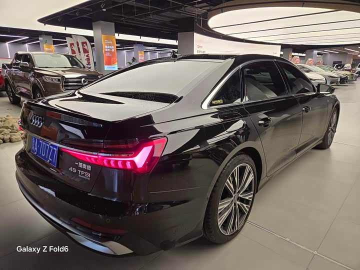 Фото 11 - Audi A6L