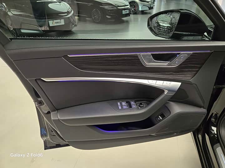 Фото 6 - Audi A6L