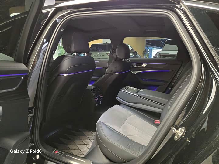 Фото 7 - Audi A6L