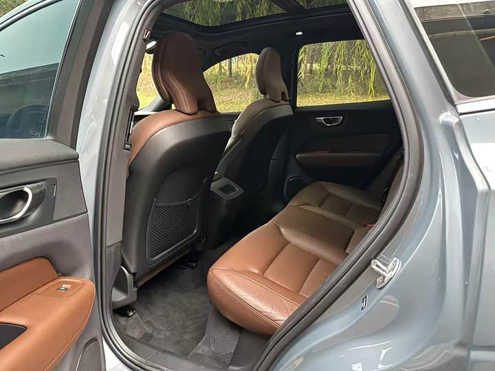 Фото 9 - Volvo XC60