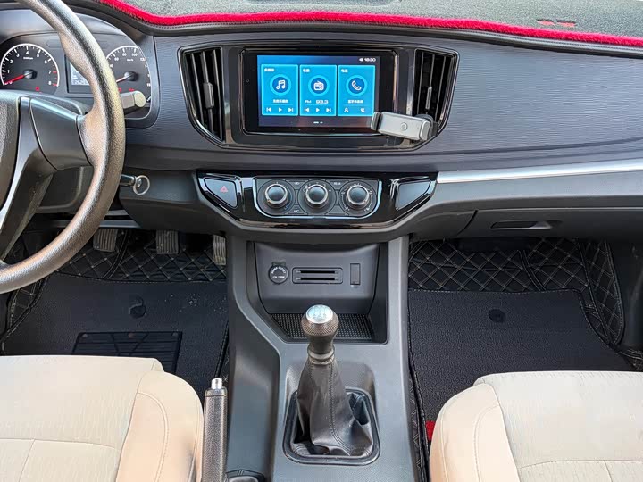 Фото 12 - Dongfeng Forthing Lingzhi M5