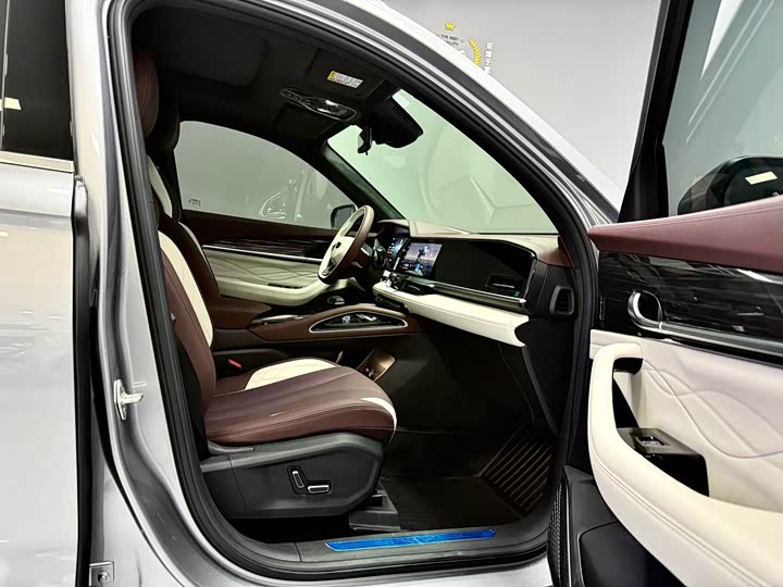 Фото 13 - Geely Monjaro