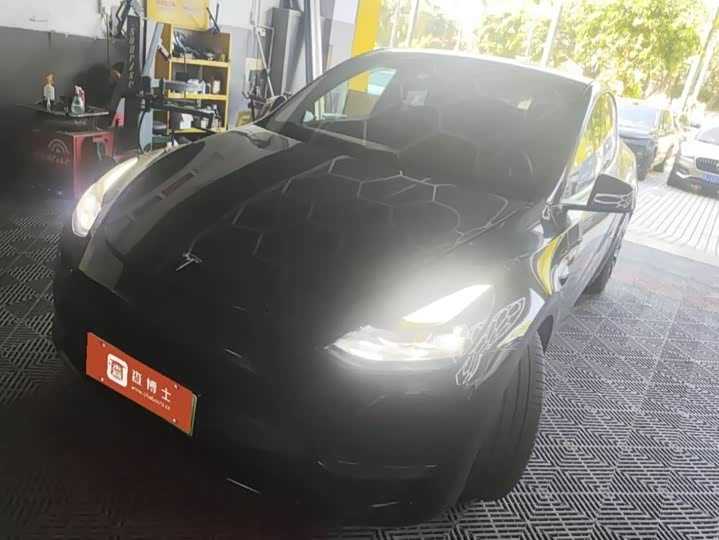 Фото 1 - Tesla Model Y