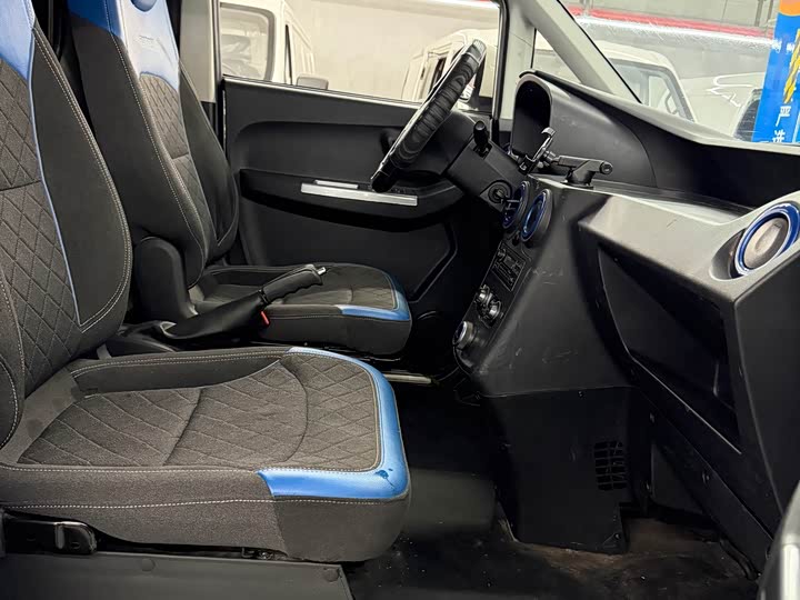 Фото 11 - Foton Smart Smurf E7