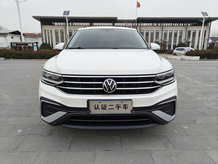 Фото 3 - Volkswagen Tiguan L Pro