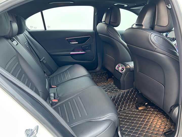 Фото 13 - Mercedes-Benz C-Class