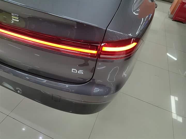 Фото 8 - Roewe D6