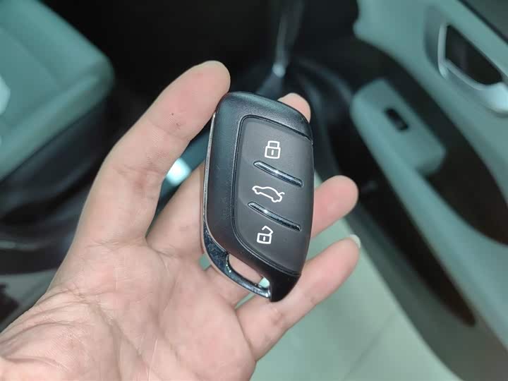 Фото 9 - Roewe D6