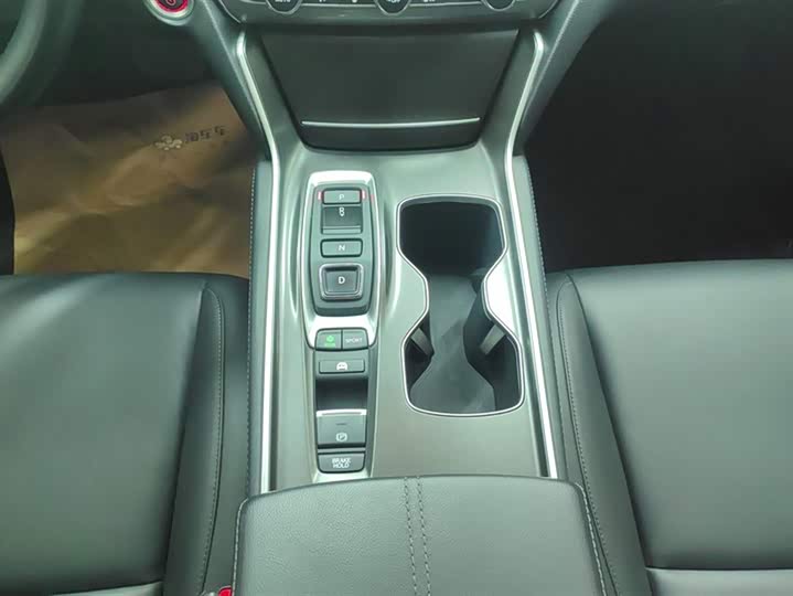 Фото 16 - Honda Accord