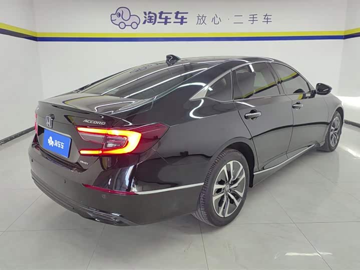 Фото 3 - Honda Accord