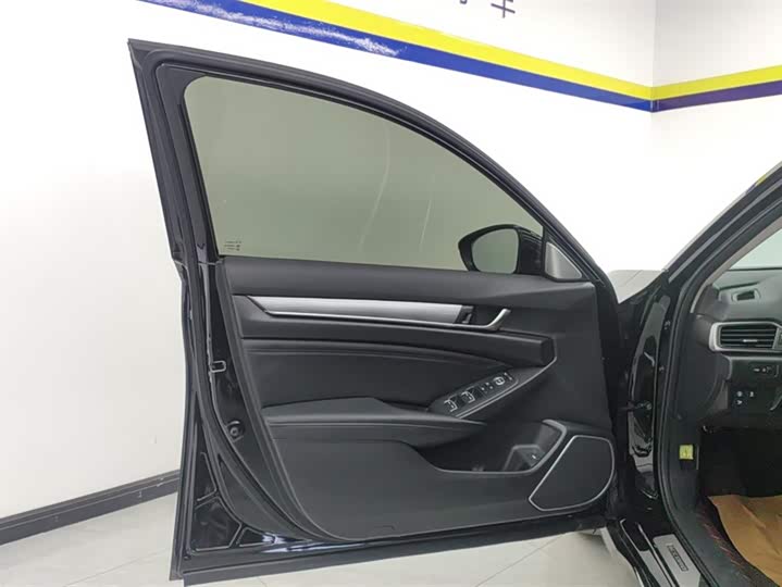 Фото 7 - Honda Accord