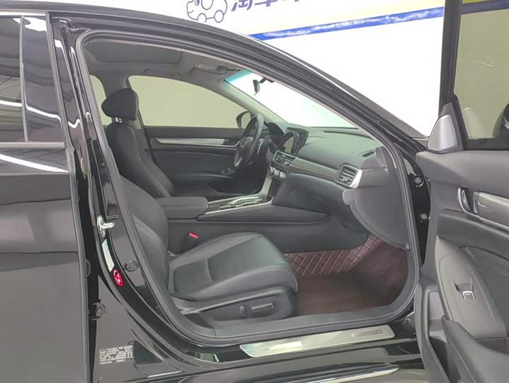 Фото 8 - Honda Accord