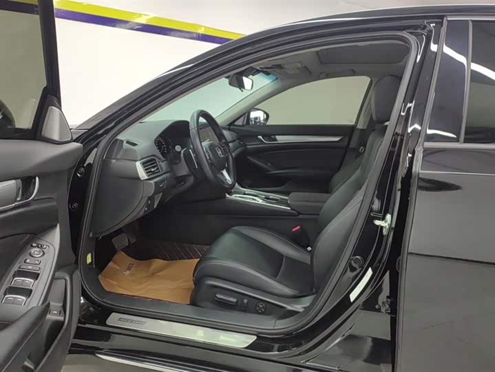 Фото 9 - Honda Accord