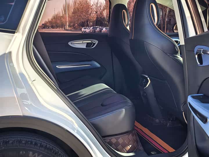 Фото 6 - Bestune T90