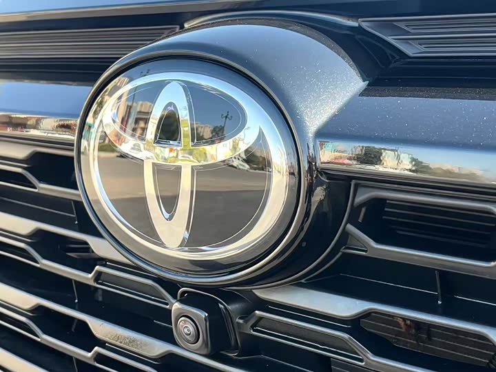 Фото 14 - Toyota RAV4