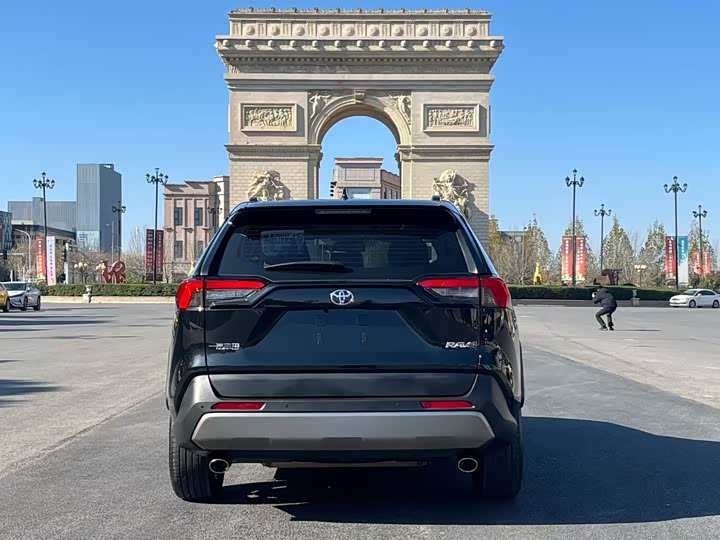 Фото 4 - Toyota RAV4