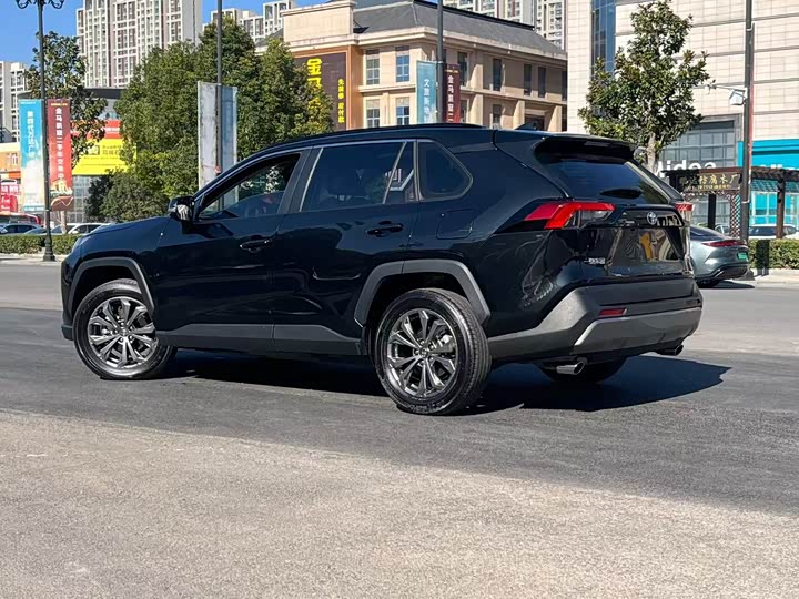 Фото 6 - Toyota RAV4