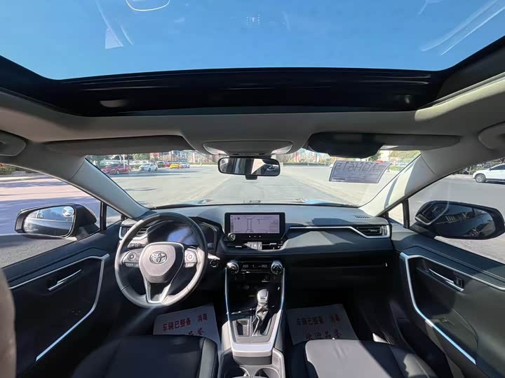 Фото 8 - Toyota RAV4