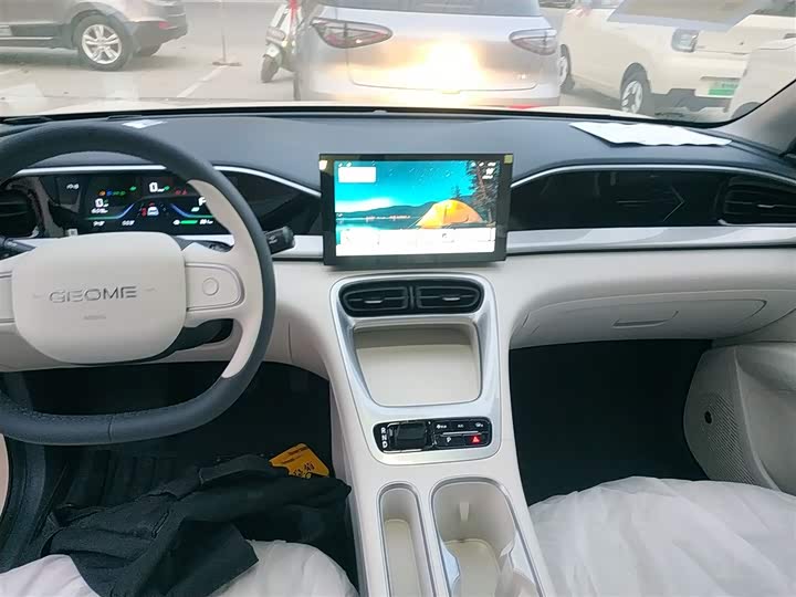 Фото 13 - Geely Galaxy Geome
