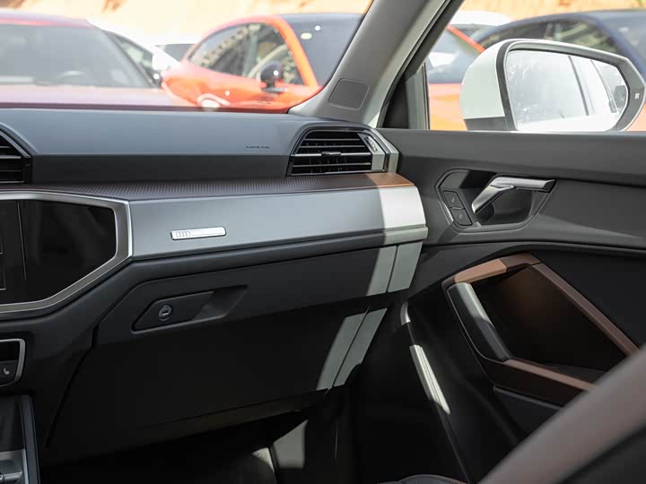 Фото 16 - Audi Q3