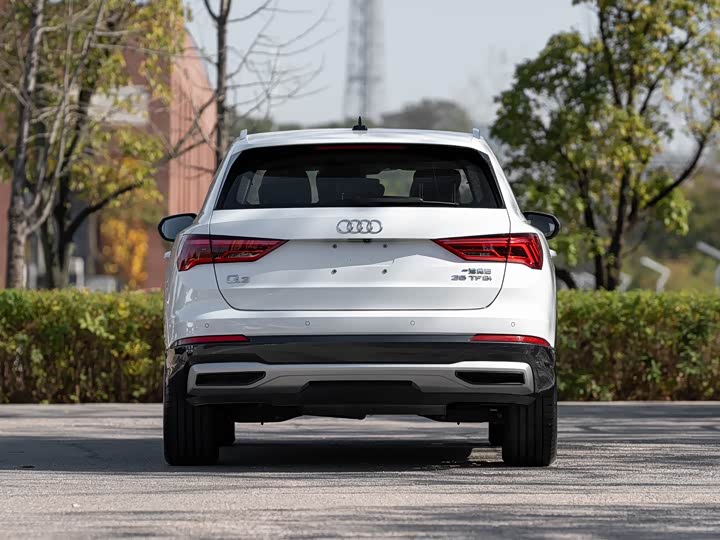 Фото 8 - Audi Q3