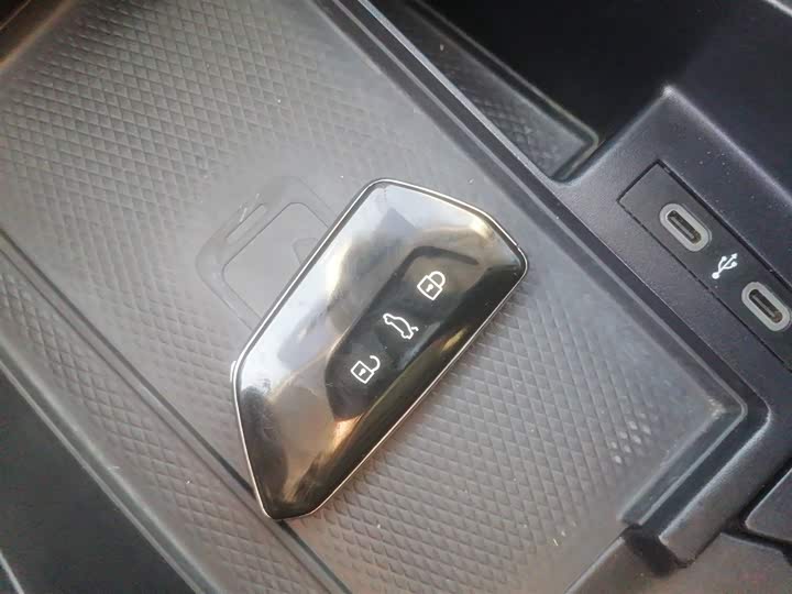 Фото 9 - Volkswagen ID.6 Crozz