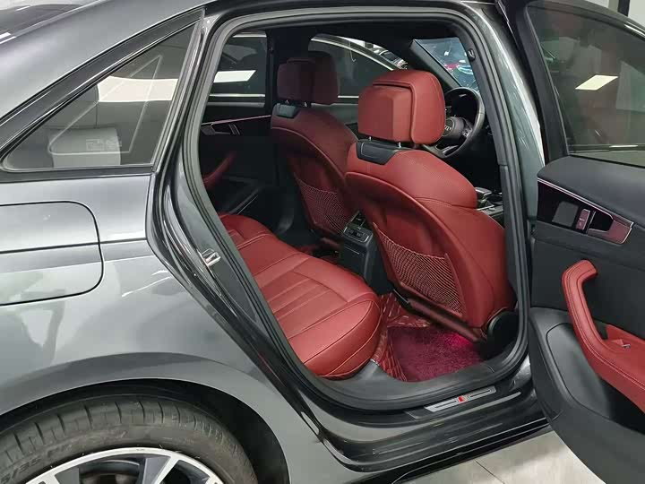 Фото 6 - Audi A4L