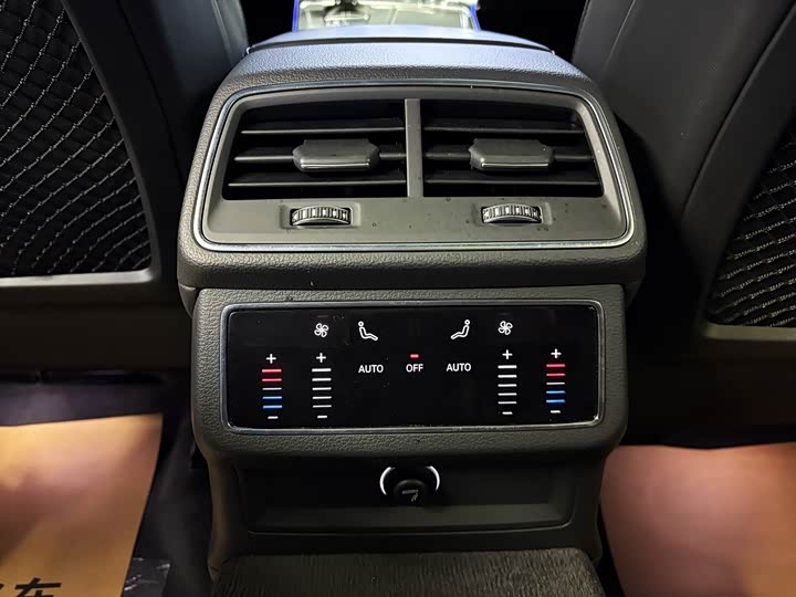 Фото 10 - Audi A6L