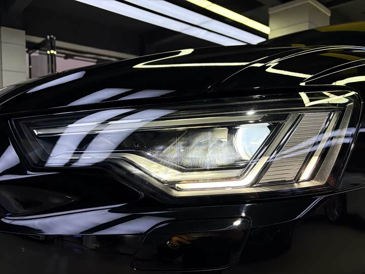 Фото 11 - Audi A6L