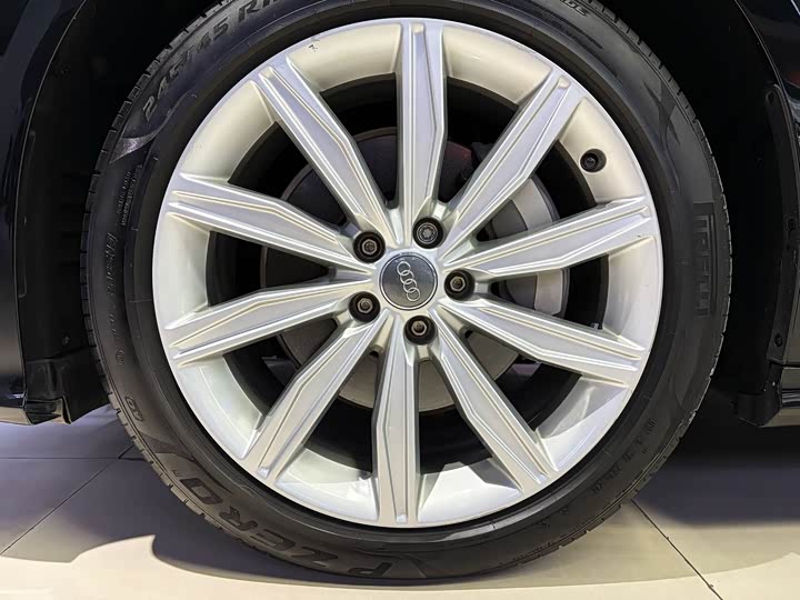 Фото 12 - Audi A6L