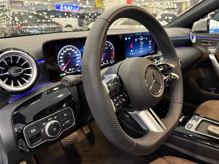 Фото 15 - Mercedes-Benz A-Class